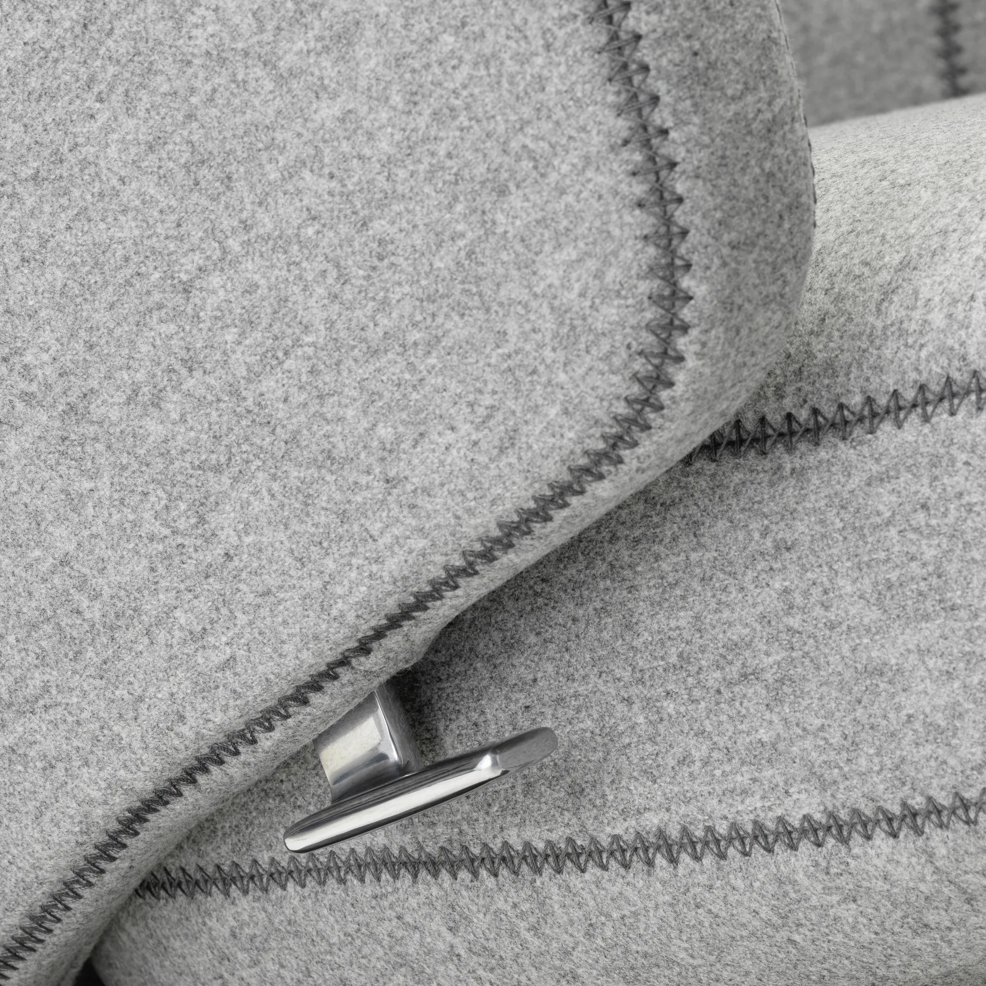 Grand repos fåtölj aluminiumstativ, Cosy 2 pebble grey Vitra