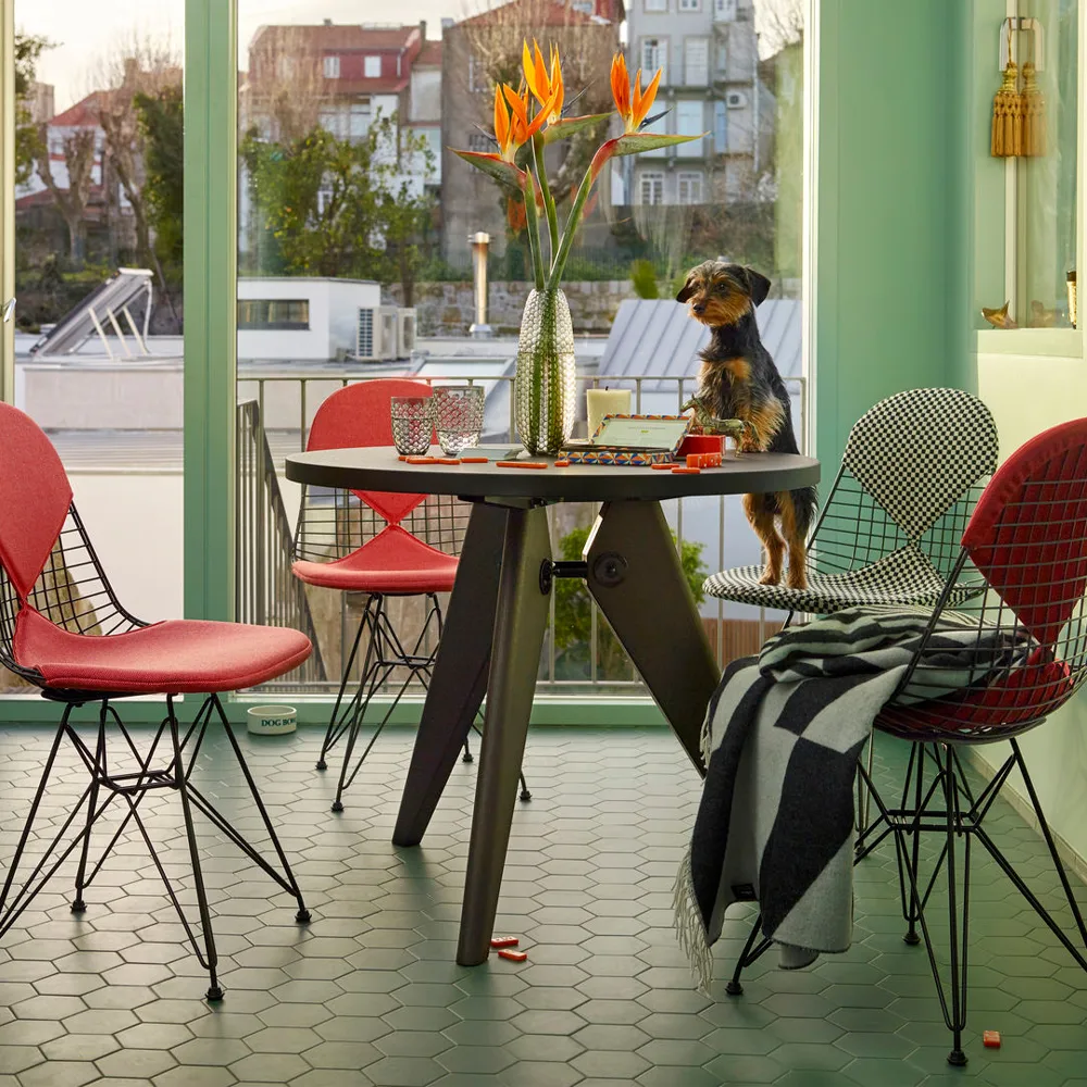 Guéridon matbord, Oiled walnut ø105cm Vitra