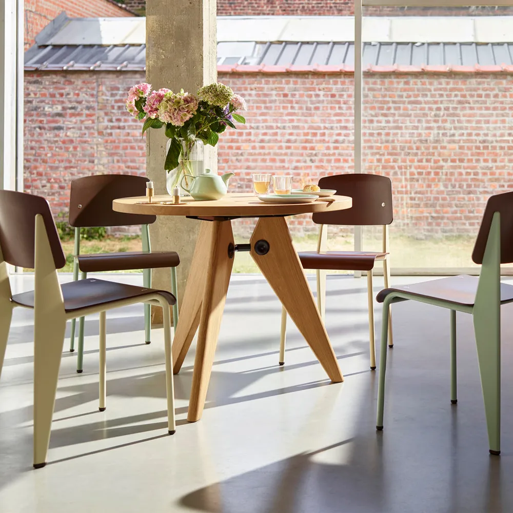 Guéridon matbord, Oiled walnut ø105cm Vitra