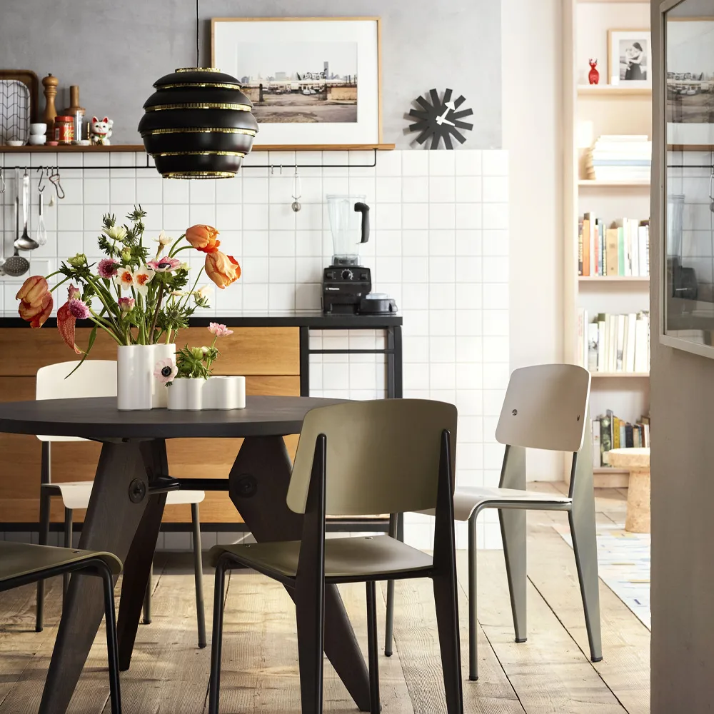 Guéridon matbord, Oiled walnut ø105cm Vitra