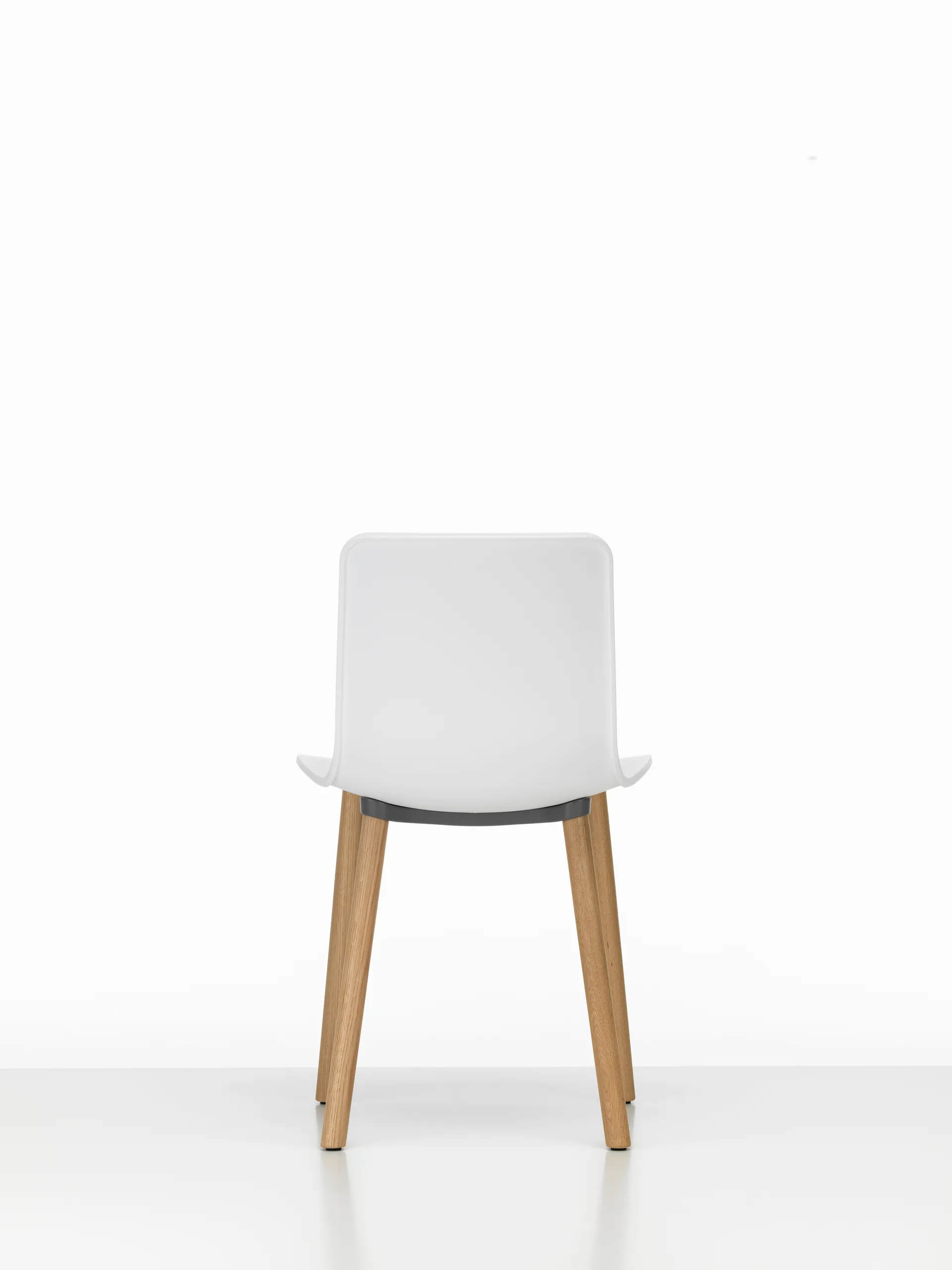 HAL RE wood stol, Cotton white-natural oak Vitra