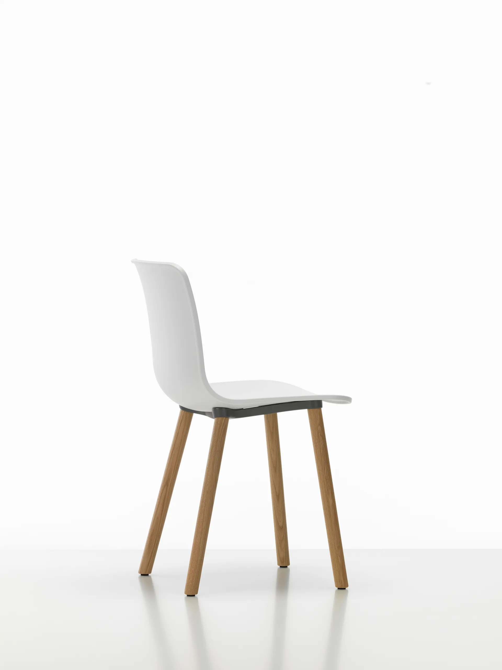 HAL RE wood stol, Cotton white-natural oak Vitra