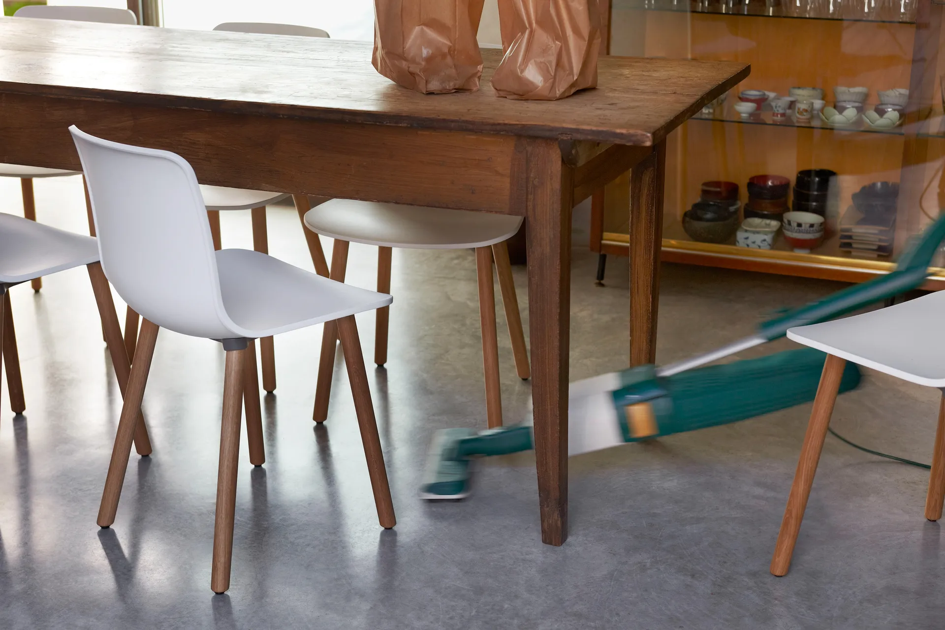 HAL RE wood stol, Cotton white-natural oak Vitra