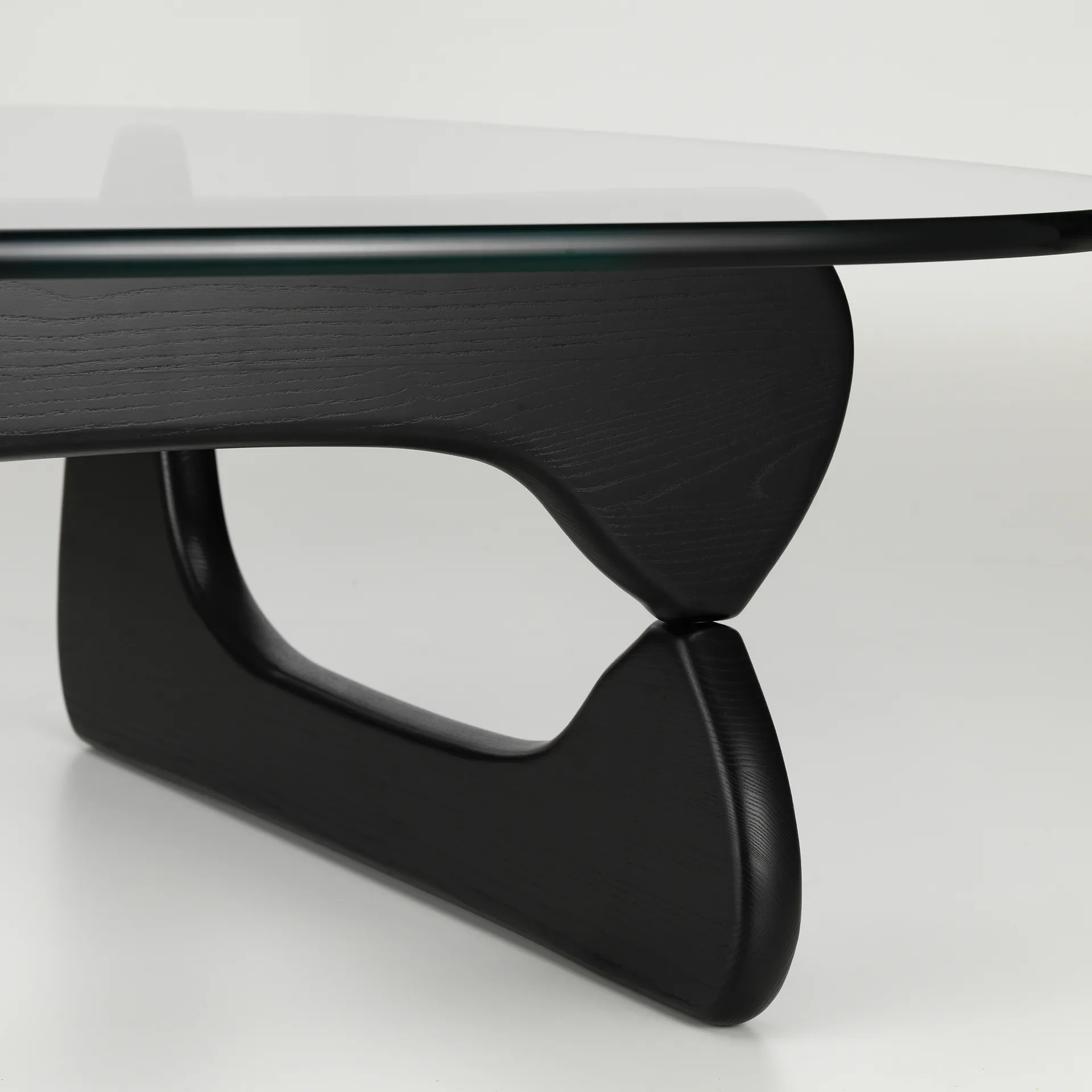 Noguchi coffee table soffbord glasskiva, Svart ask Vitra