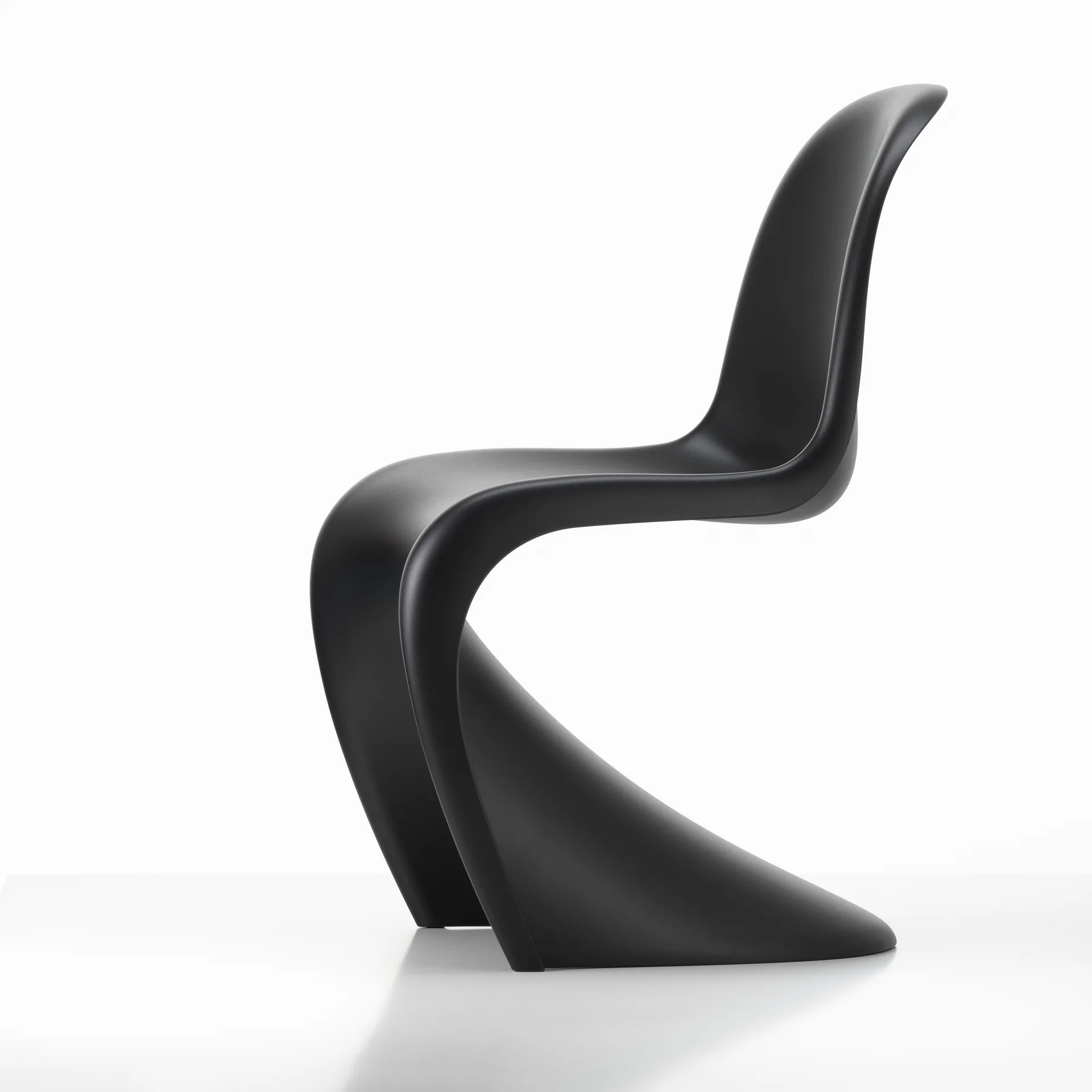 Panton Chair 50x61x86 cm, Deep black Vitra