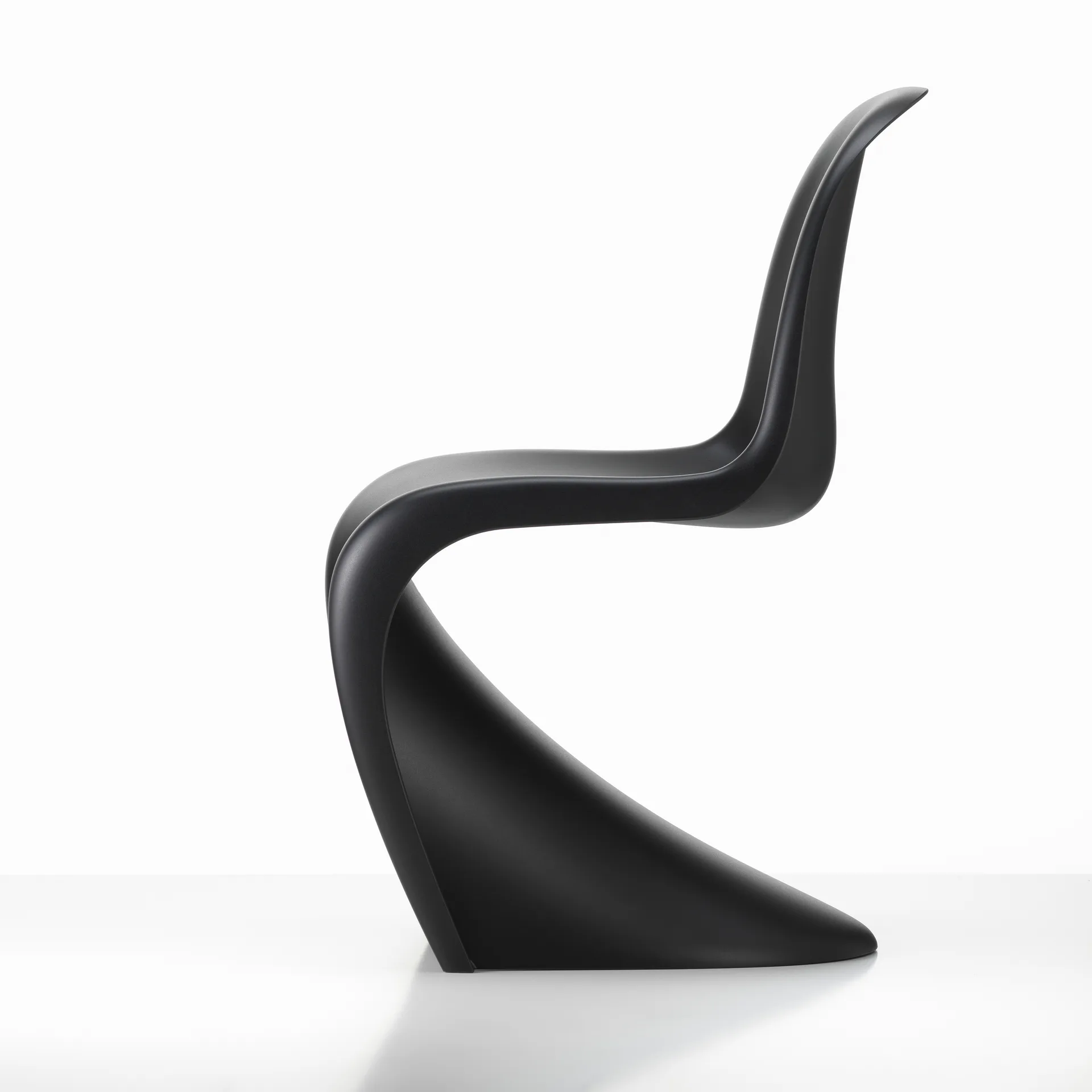 Panton Chair 50x61x86 cm, Deep black Vitra