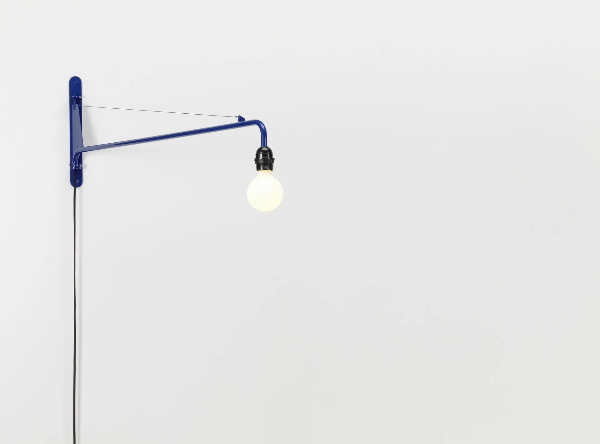 Petite Potence vägglampa, Bleu marcoule Vitra