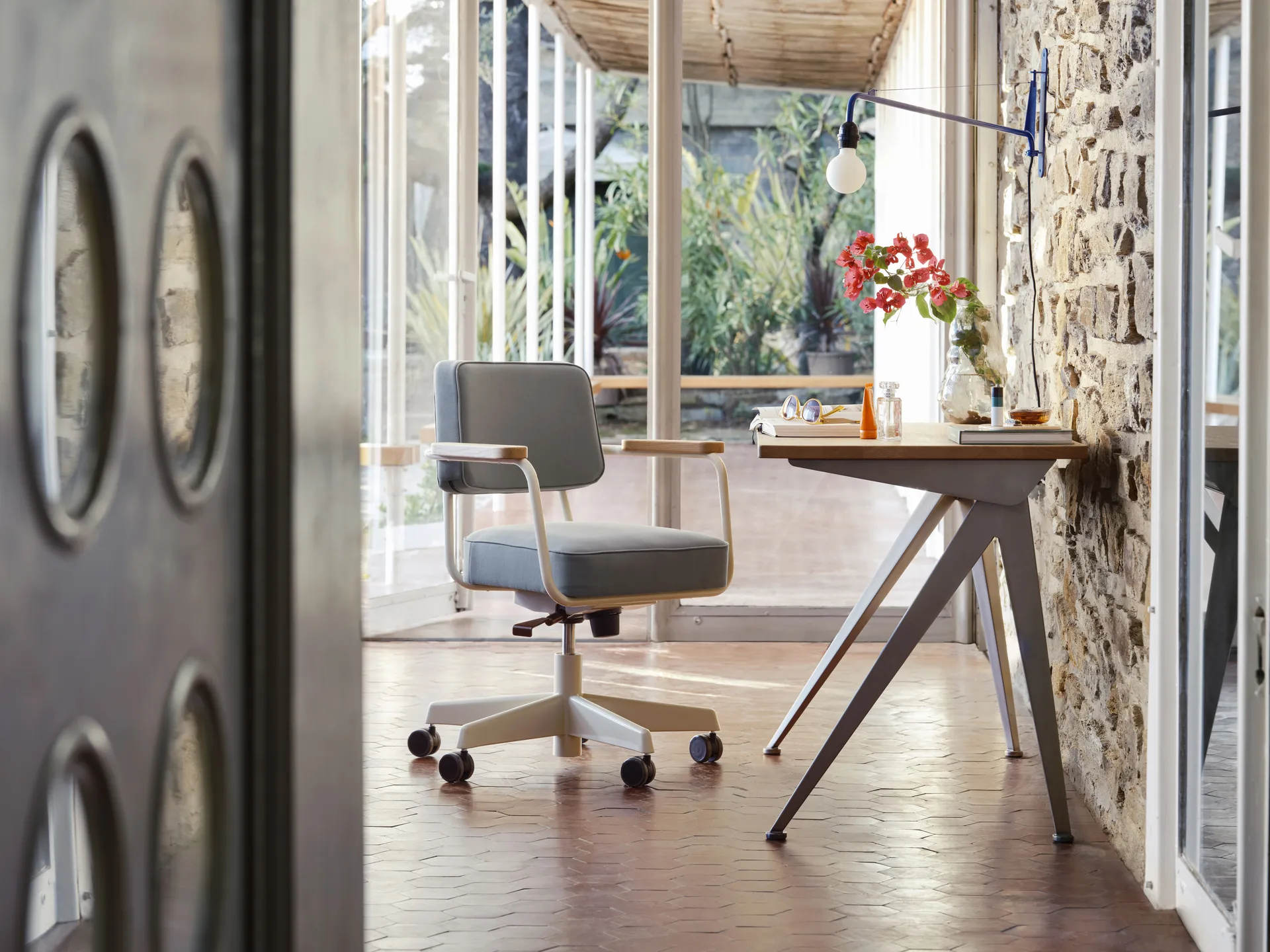 Petite Potence vägglampa, Bleu marcoule Vitra