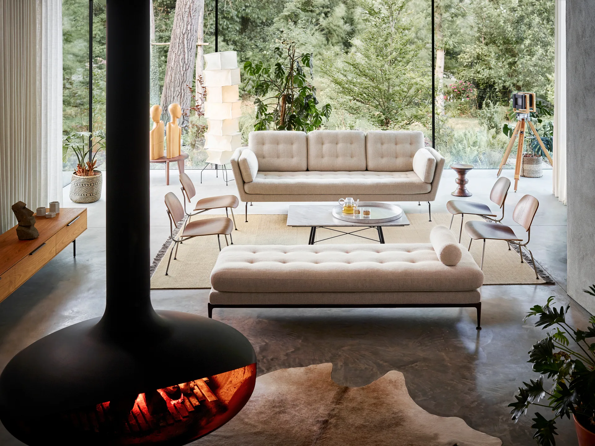 Plywood group LCM fåtölj, Valnöt-basic dark Vitra