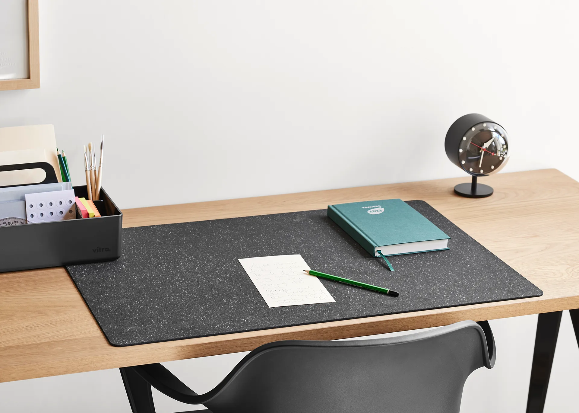 Repad skrivbordsunderlägg 48x70 cm, Natural black Vitra