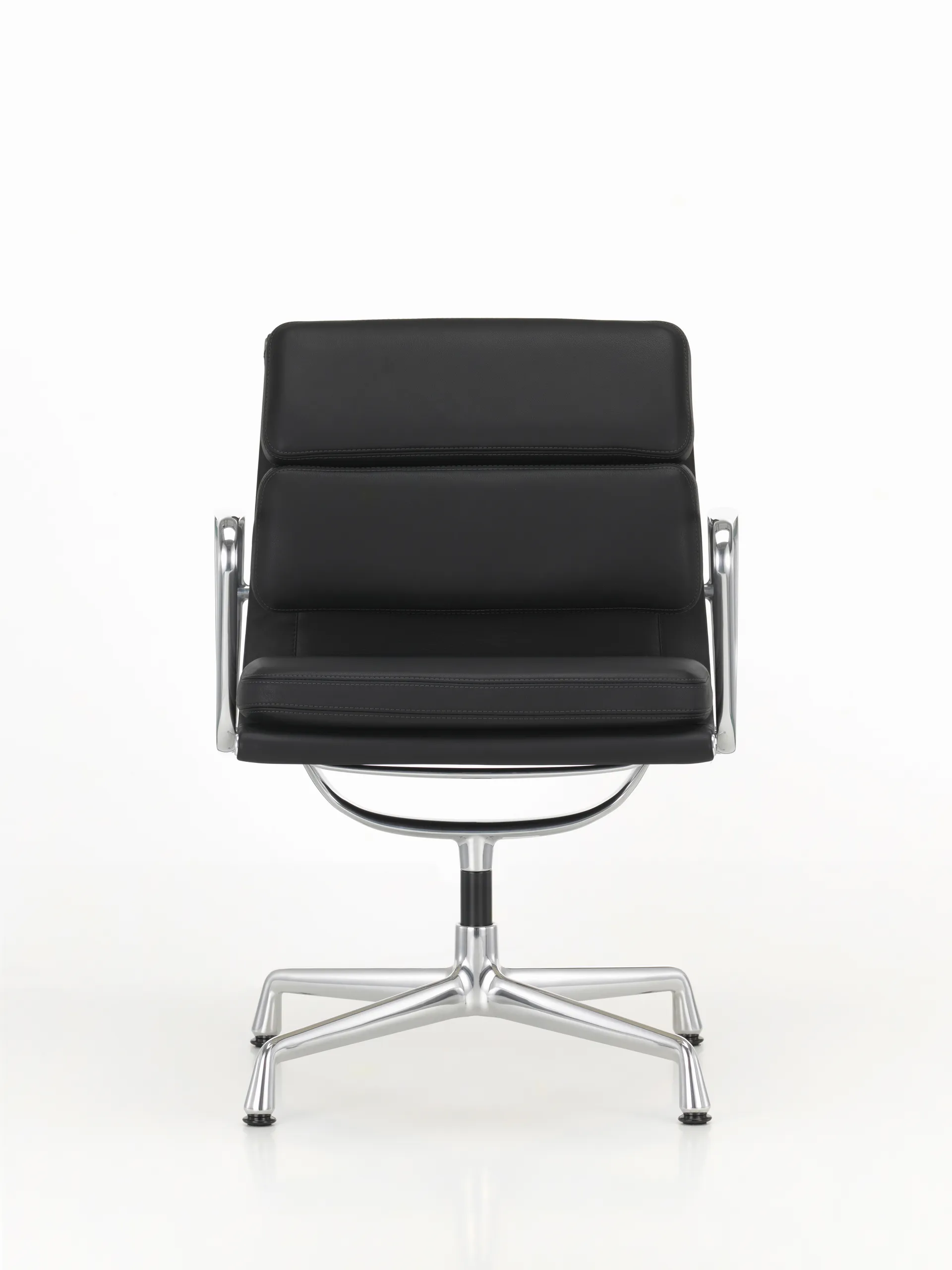 Soft Pad Chair EA 208 classic height polerat krom, Läder L50 Nero (filttassar) Vitra