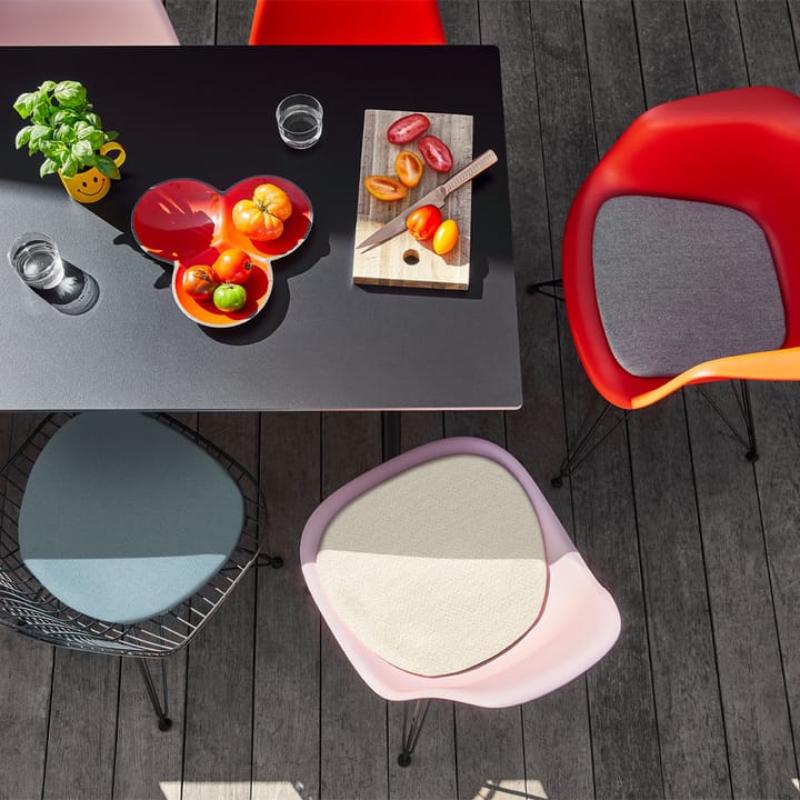 Soft Seats type B dyna, tyg cosy 2 01 pebble grey, antislip baksida Vitra