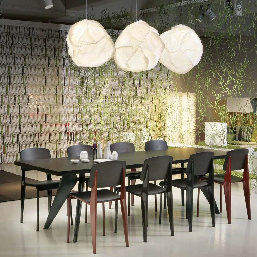 Standard stol, ek natur, deep black Vitra