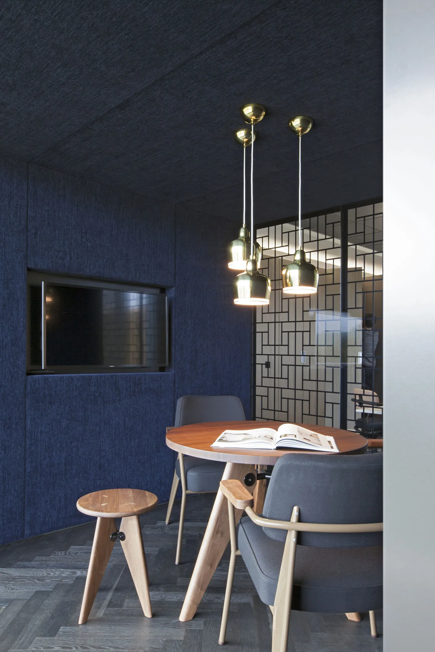 Tabouret Bois pall, Oiled oak Vitra