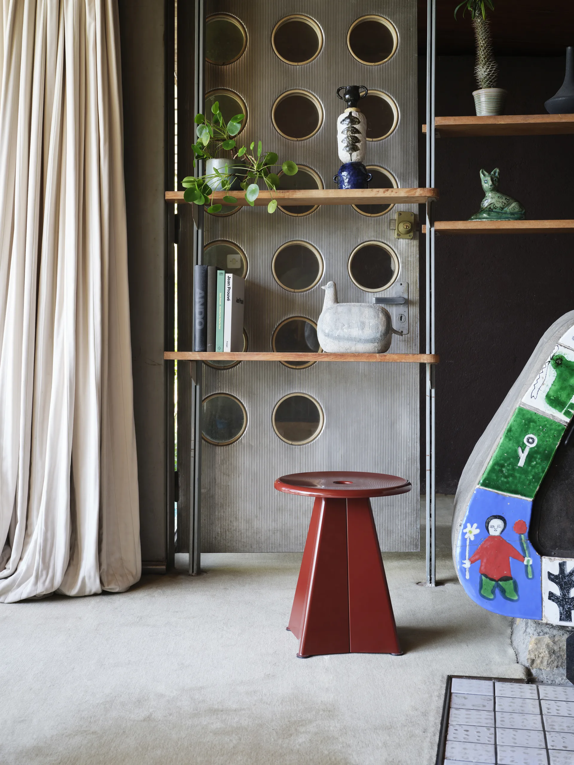 Tabouret Métallique pall, Japanese red Vitra