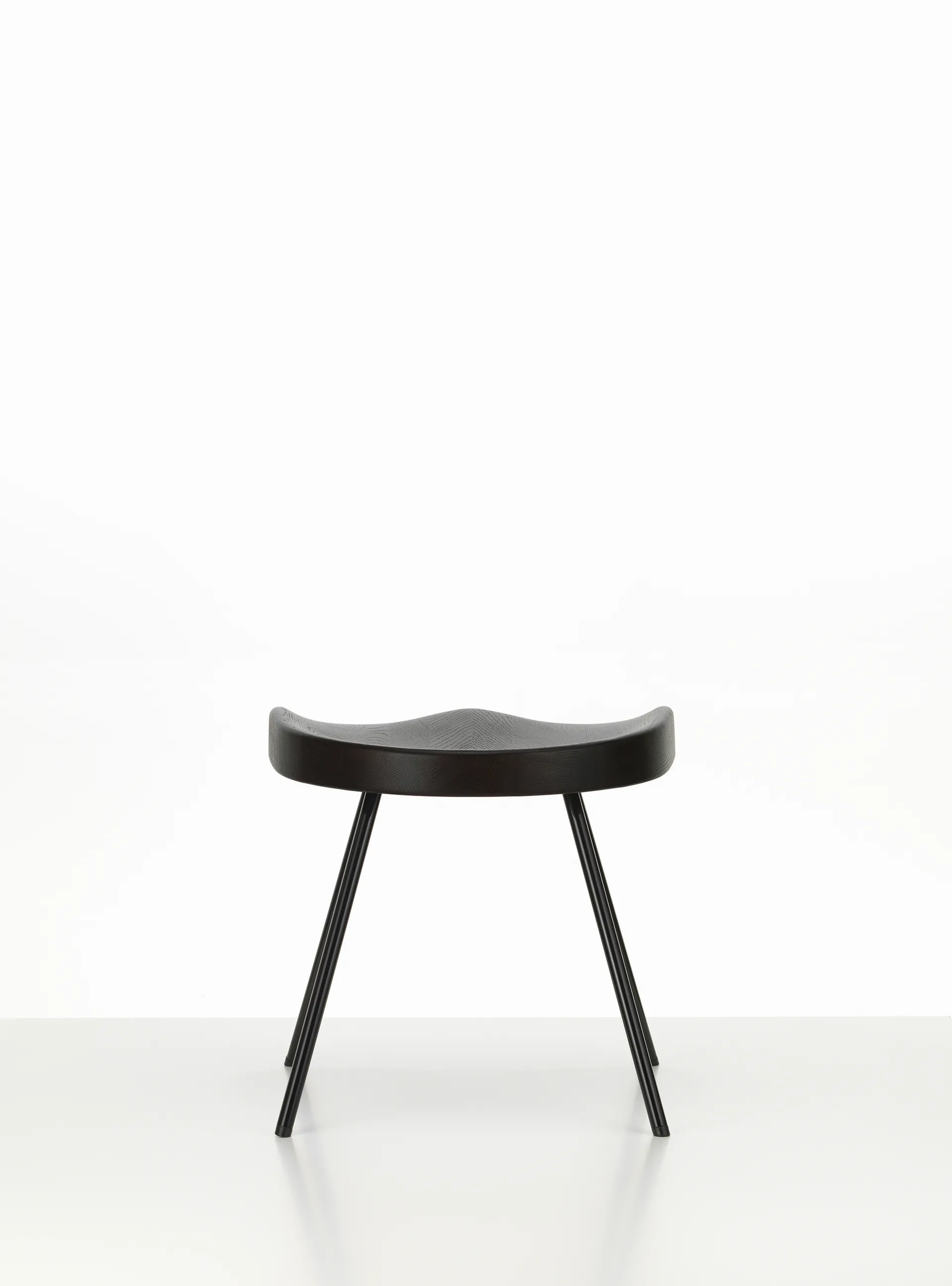 Tabouret No 307 pall, Mörk ek-Deep black (svart) Vitra
