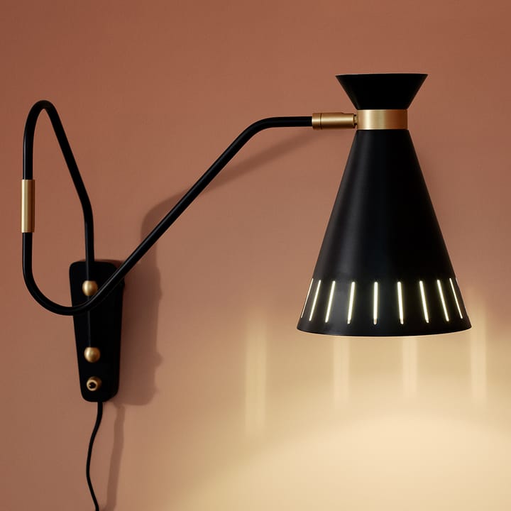 Cone vägglampa, black noir, mässingdetaljer Warm Nordic