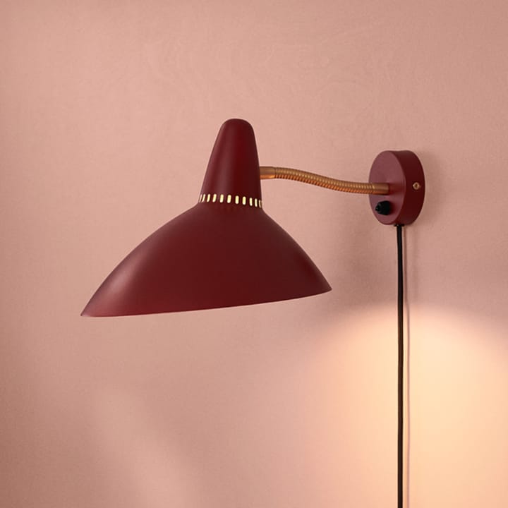 Lightsome vägglampa, black noir, mässingdetalj Warm Nordic