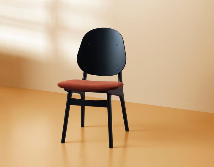 Noble Stol, tyg brick red, svartlackat bokstativ Warm Nordic