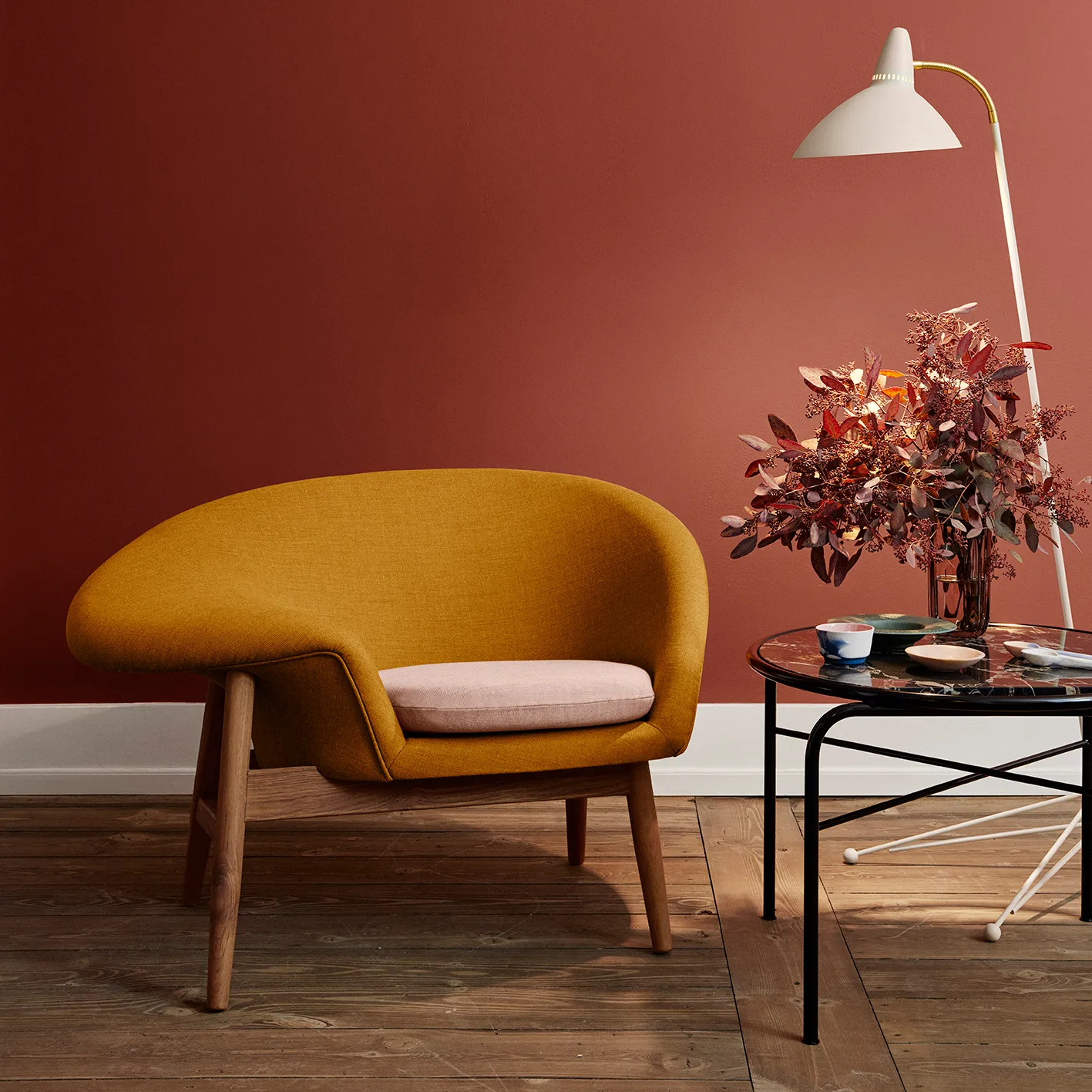 Secant soffbord marmor Ø60 cm, Black-gold Warm Nordic