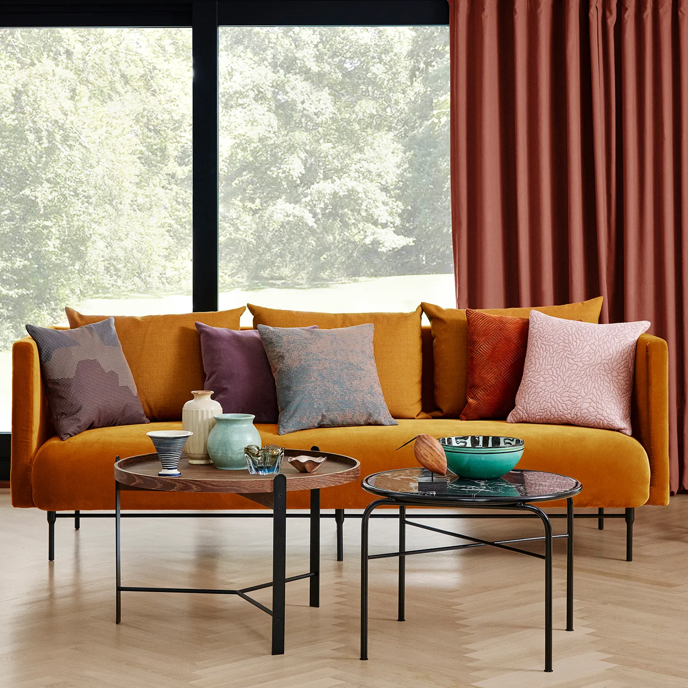 Secant soffbord marmor Ø60 cm, Black-gold Warm Nordic