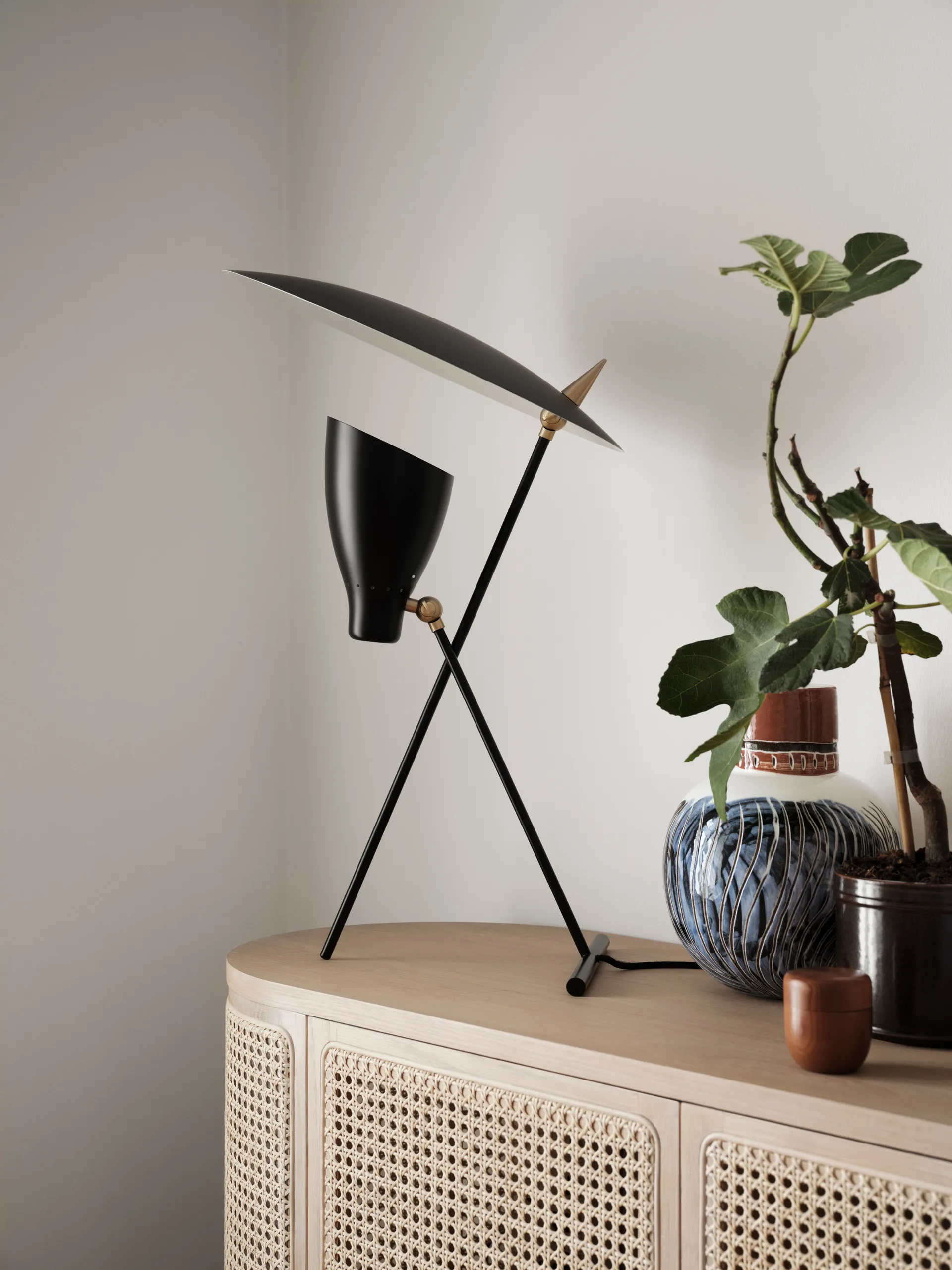 Silhouette bordslampa, black noir Warm Nordic