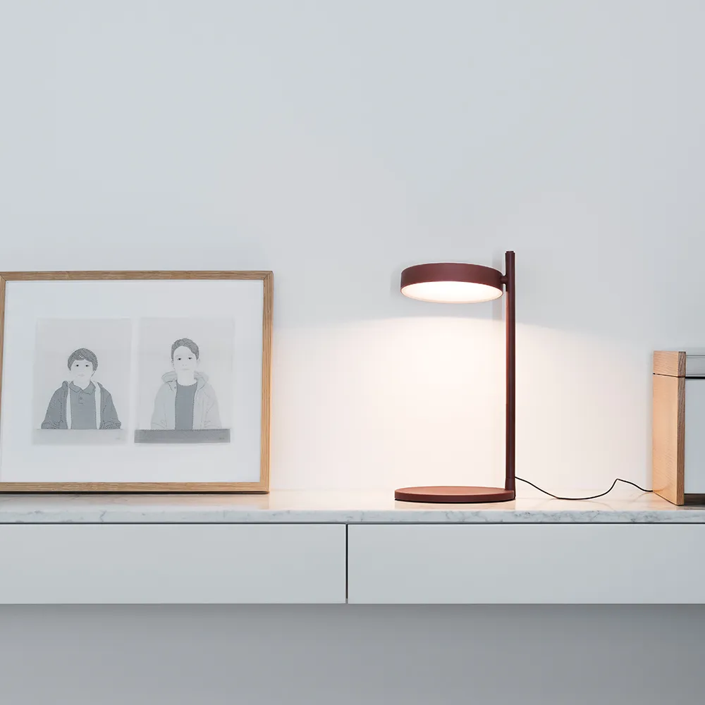 w182 Pastille b2 bordslampa, graphite black, lång arm Wästberg