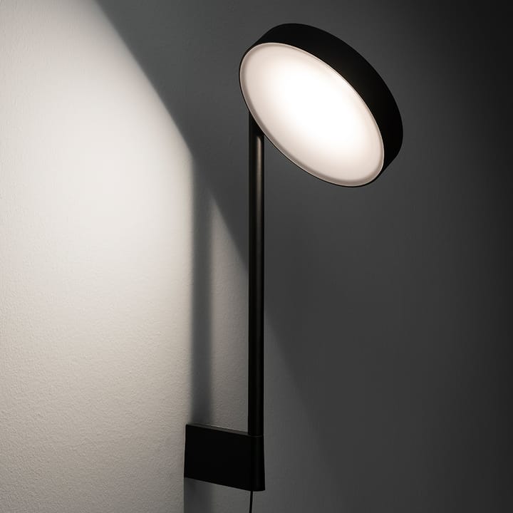 w182 Pastille br2 vägglampa, oxide red, lång arm Wästberg