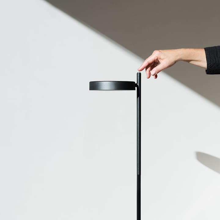 w182 Pastille f2 golvlampa, soft white, lång arm Wästberg
