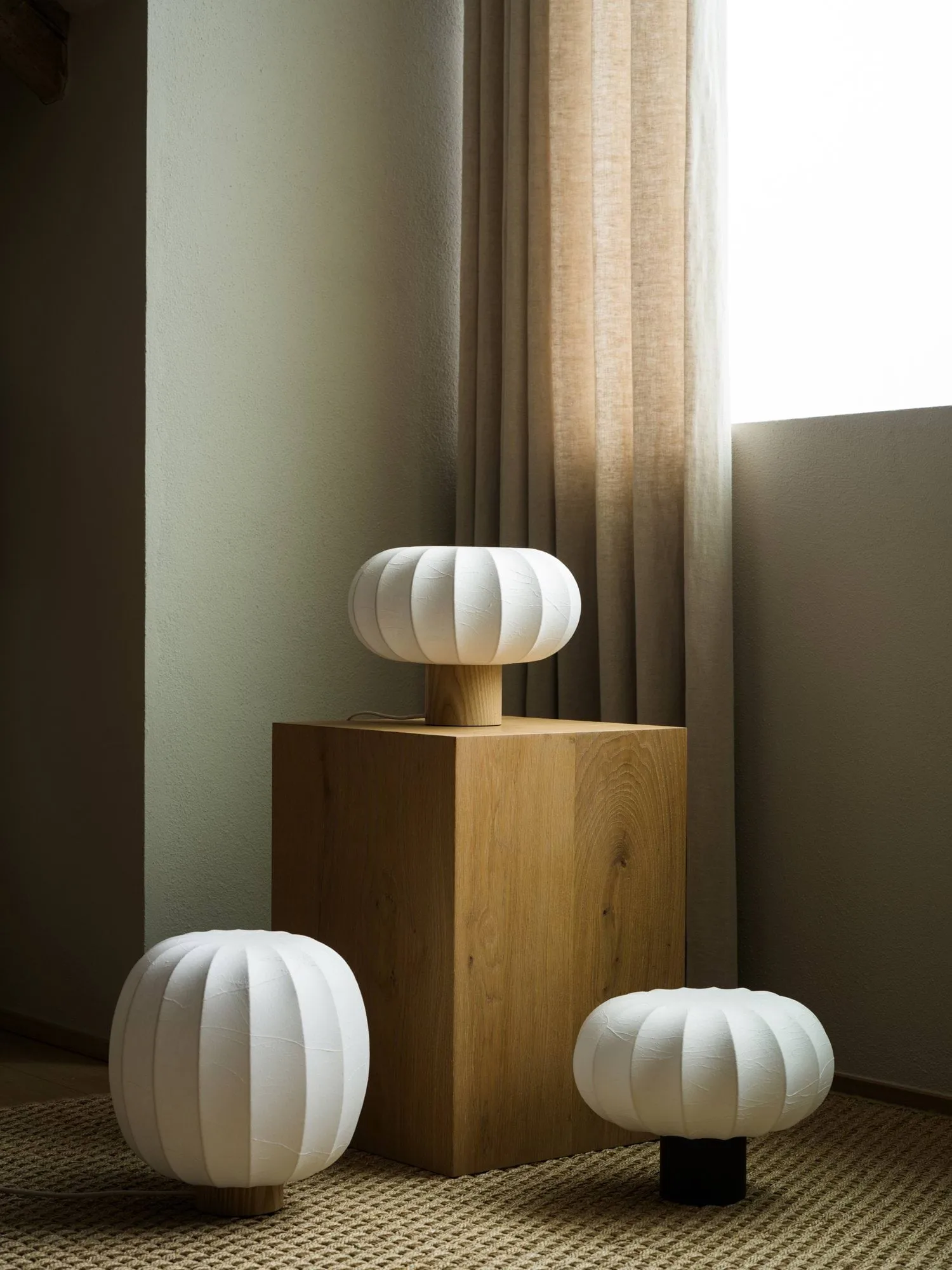 Lunari bordslampa, White-Dark ash, Ø32x24 cm Watt & Veke