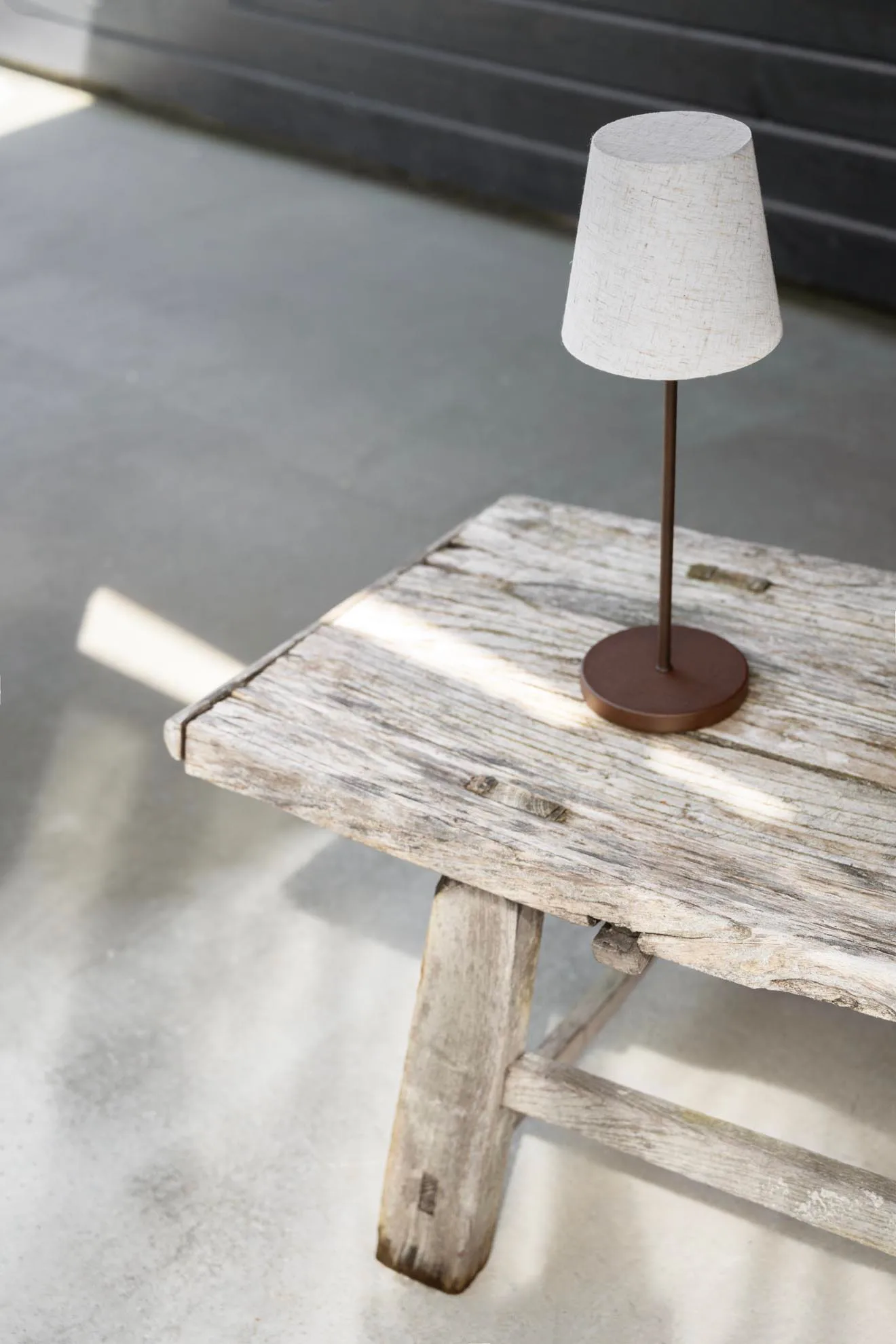 Tyra table portable bordslampa Ø14 cm, Coffee Watt & Veke