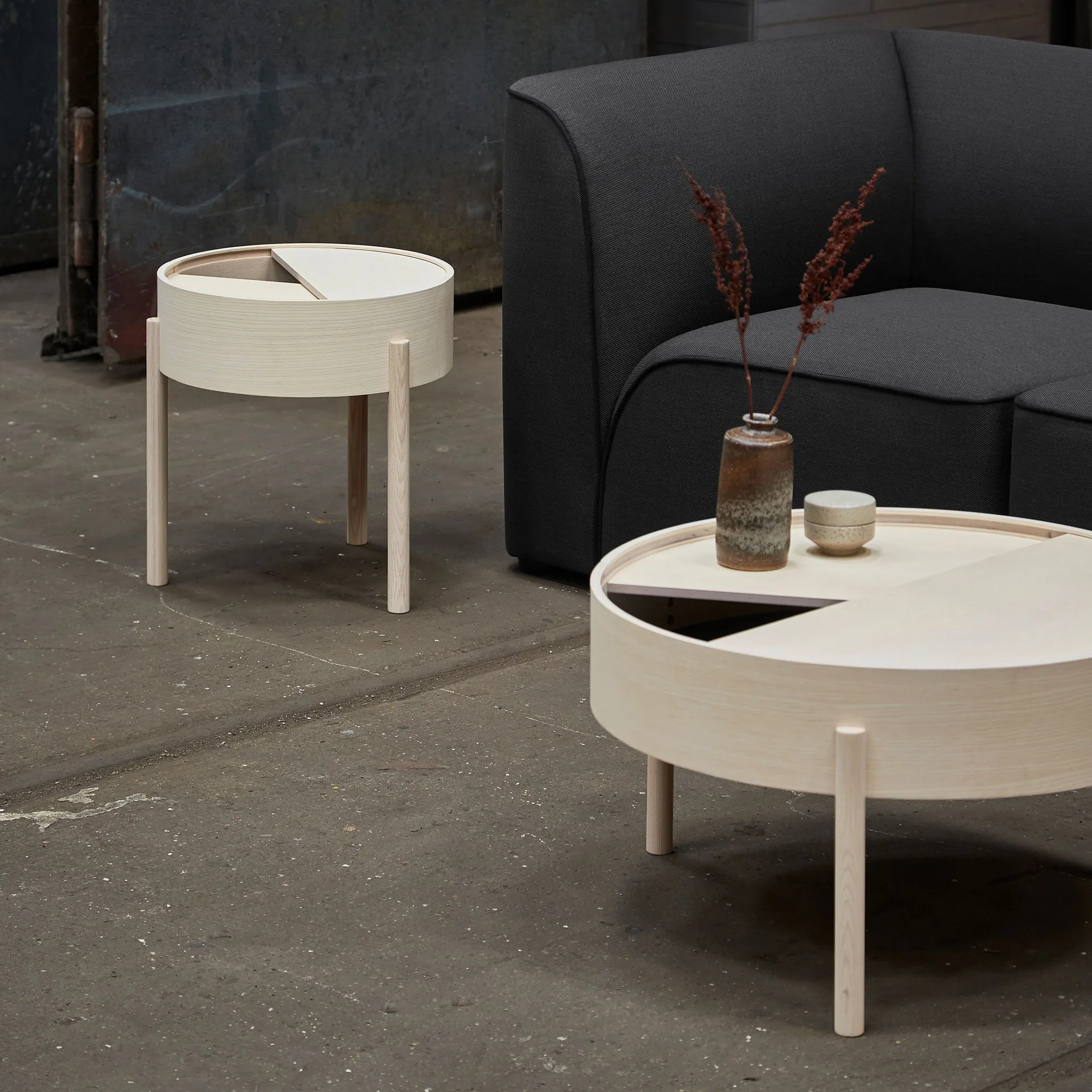 Arc sidobord, vitpigmenterad ask Woud