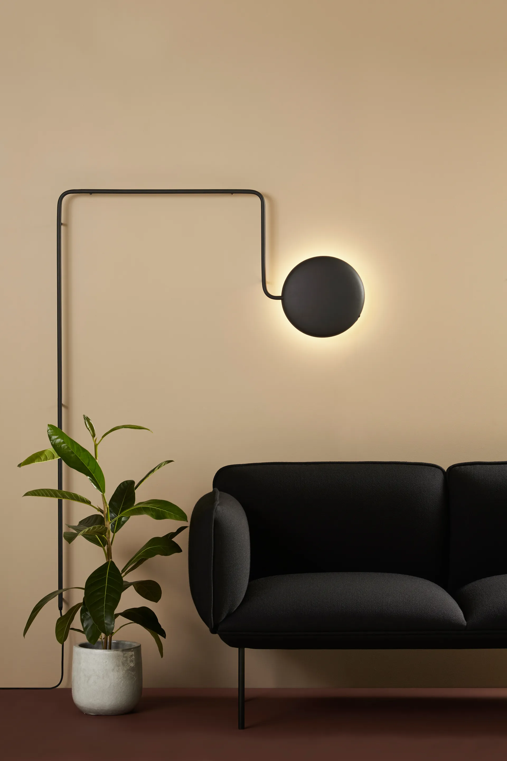 Mercury vägglampa, Svartmålad metall Woud