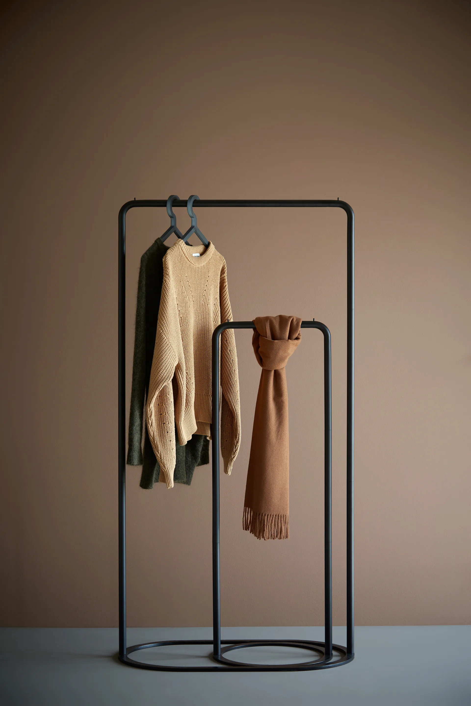 O&O klädhängare, Liten Woud