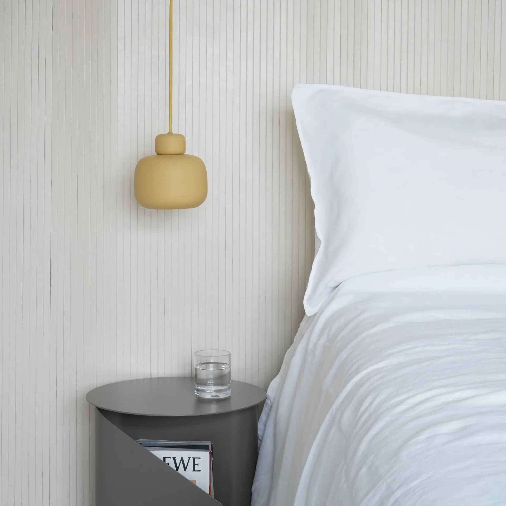 Stone taklampa small, Senapsgul Woud