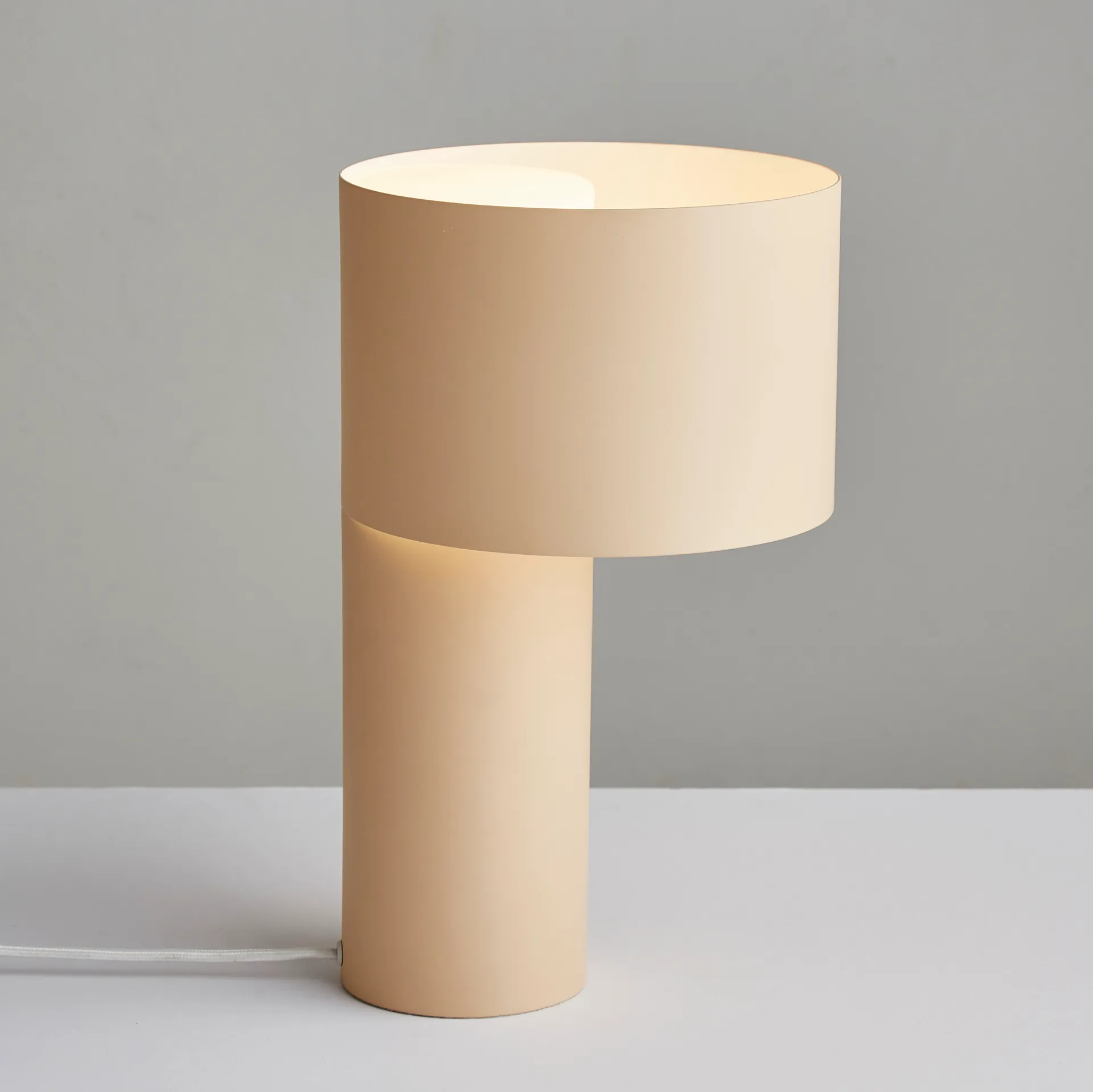 Tangent bordslampa, sand Woud