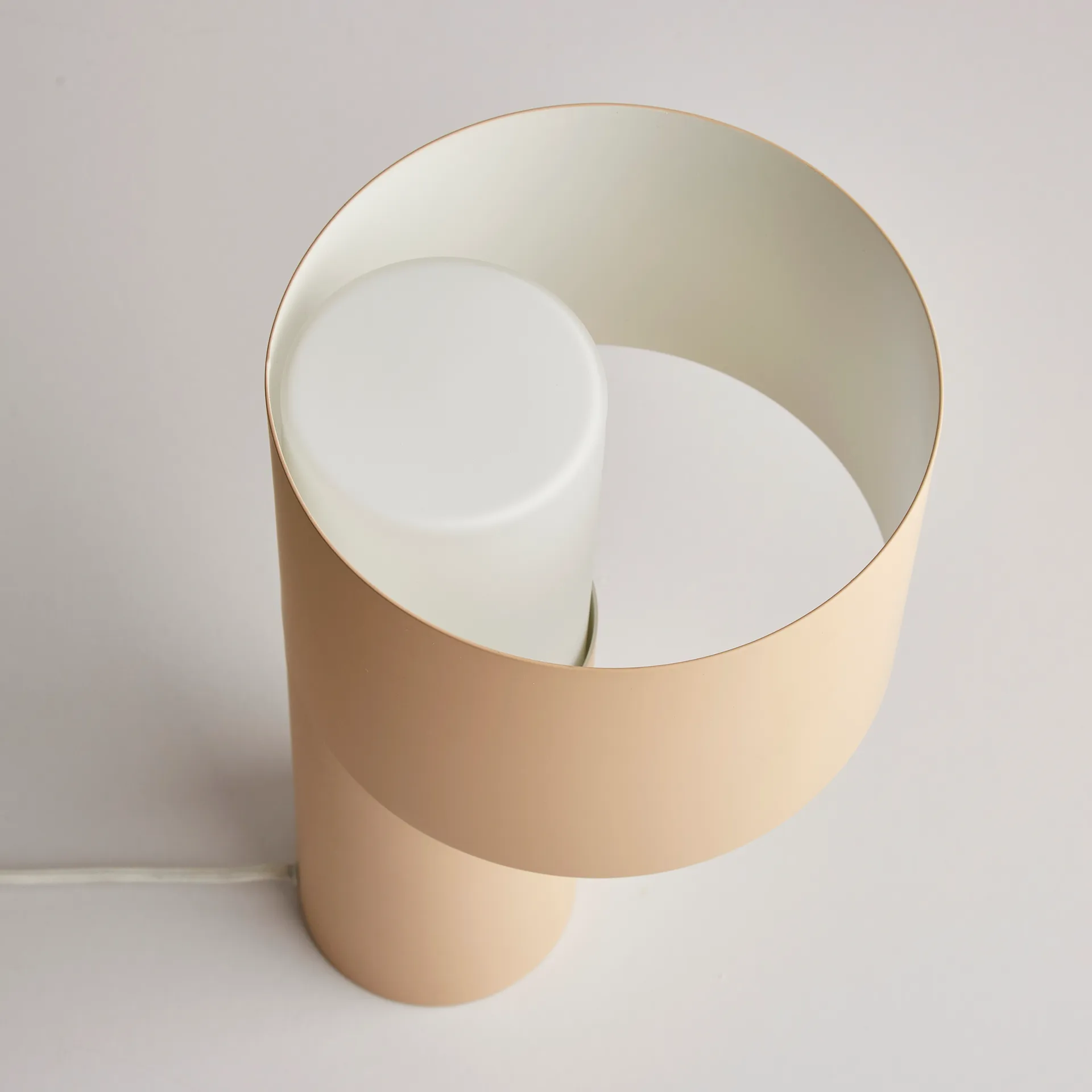 Tangent bordslampa, sand Woud