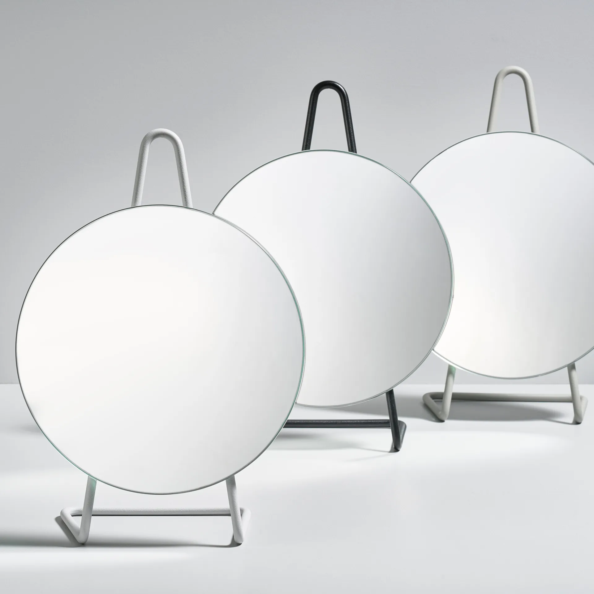 A-Mirror bordsspegel, Svart Zone Denmark