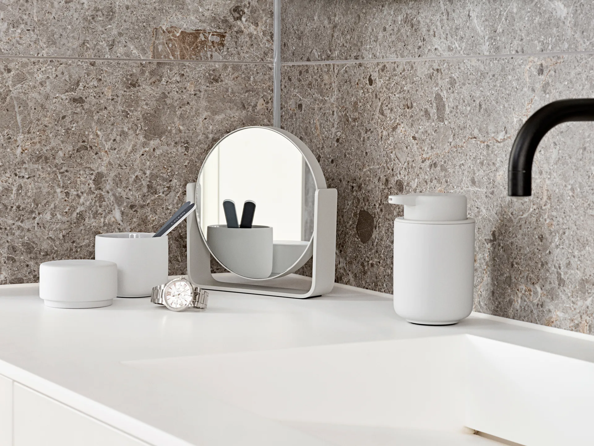 Ume bordsspegel med 5x förstoring 19x19,5 cm, Soft grey Zone Denmark