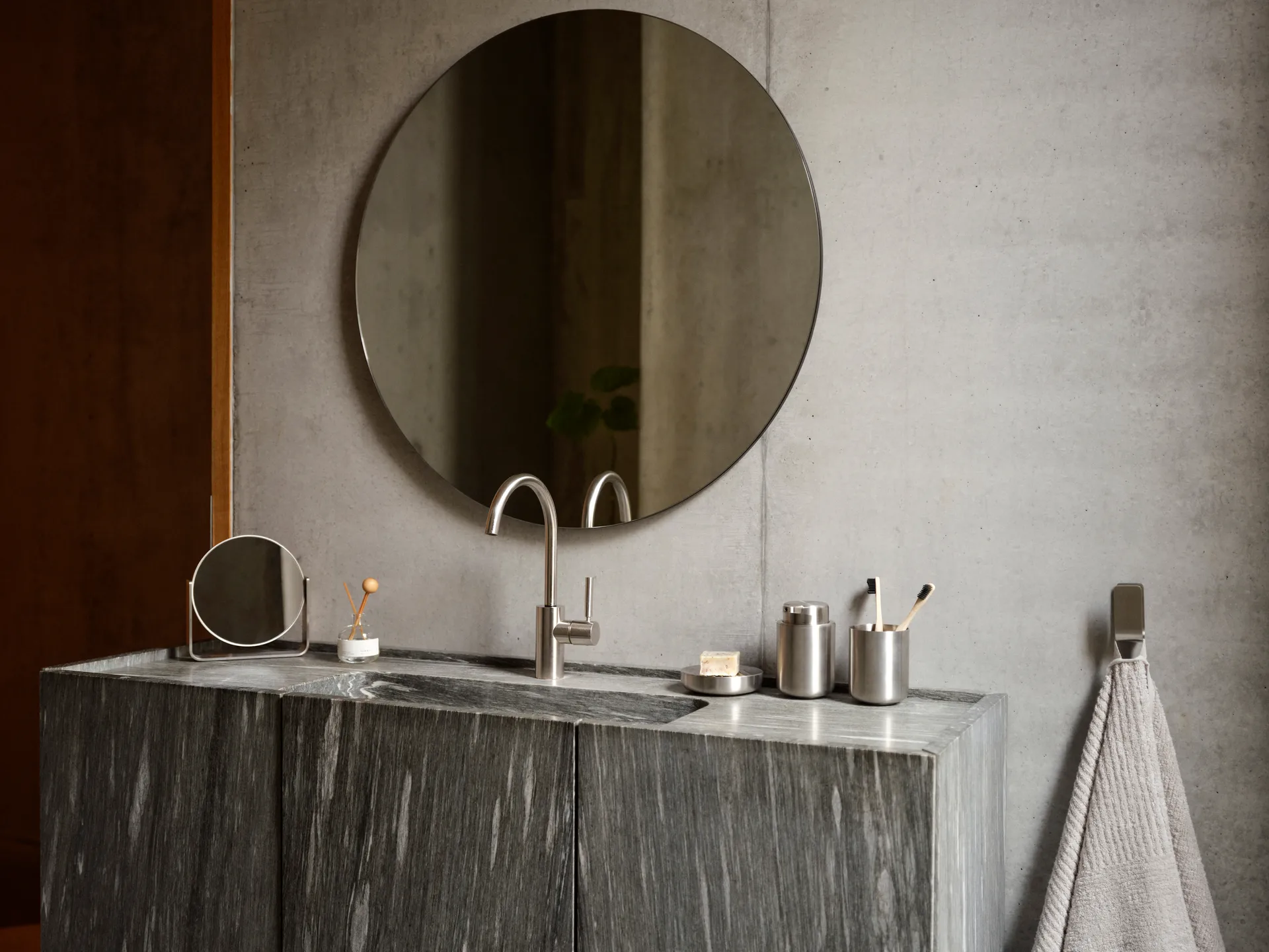 Ume bordsspegel med 5x förstoring 19x19,5 cm, Stål Zone Denmark