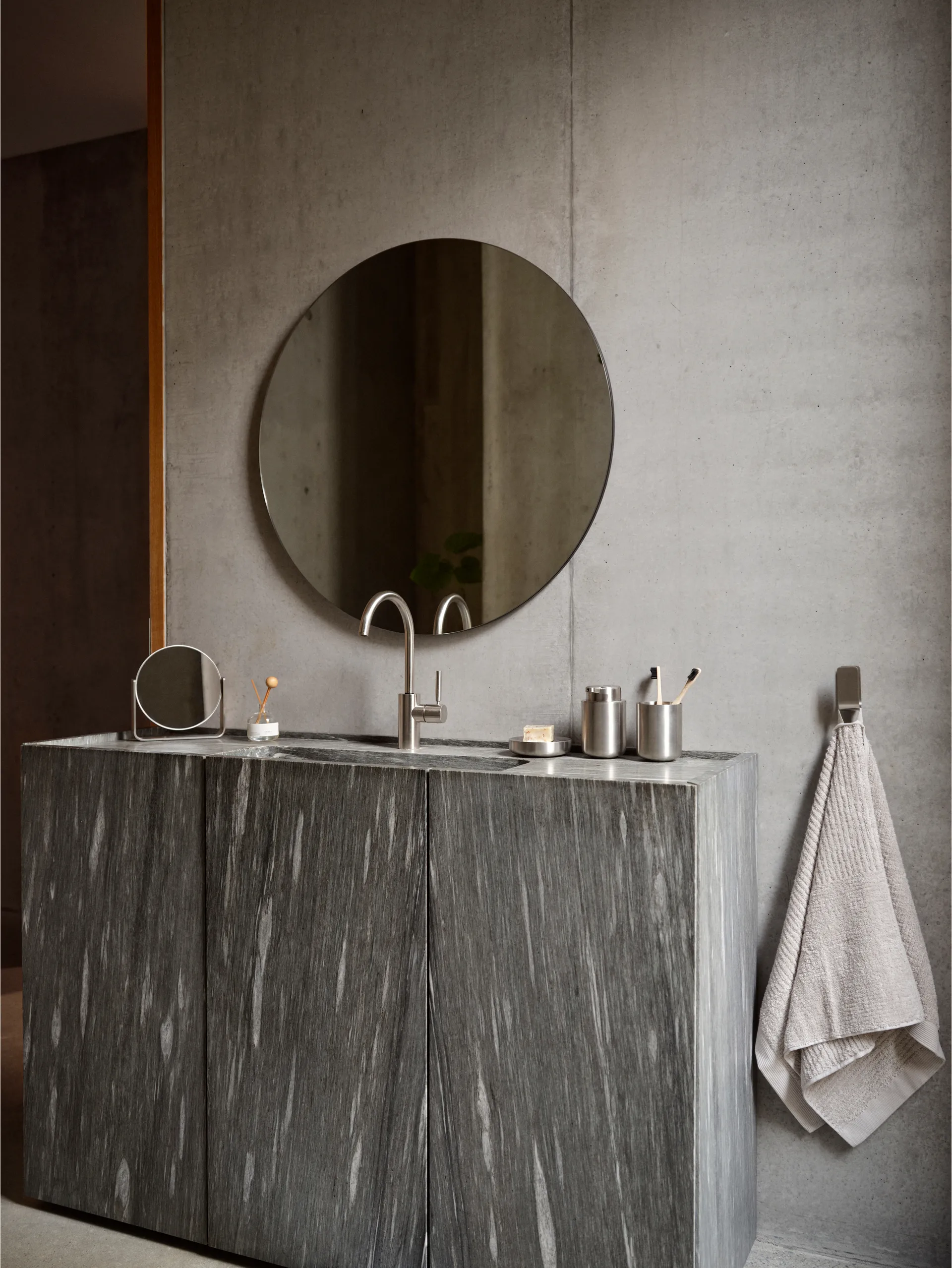 Ume bordsspegel med 5x förstoring 19x19,5 cm, Stål Zone Denmark