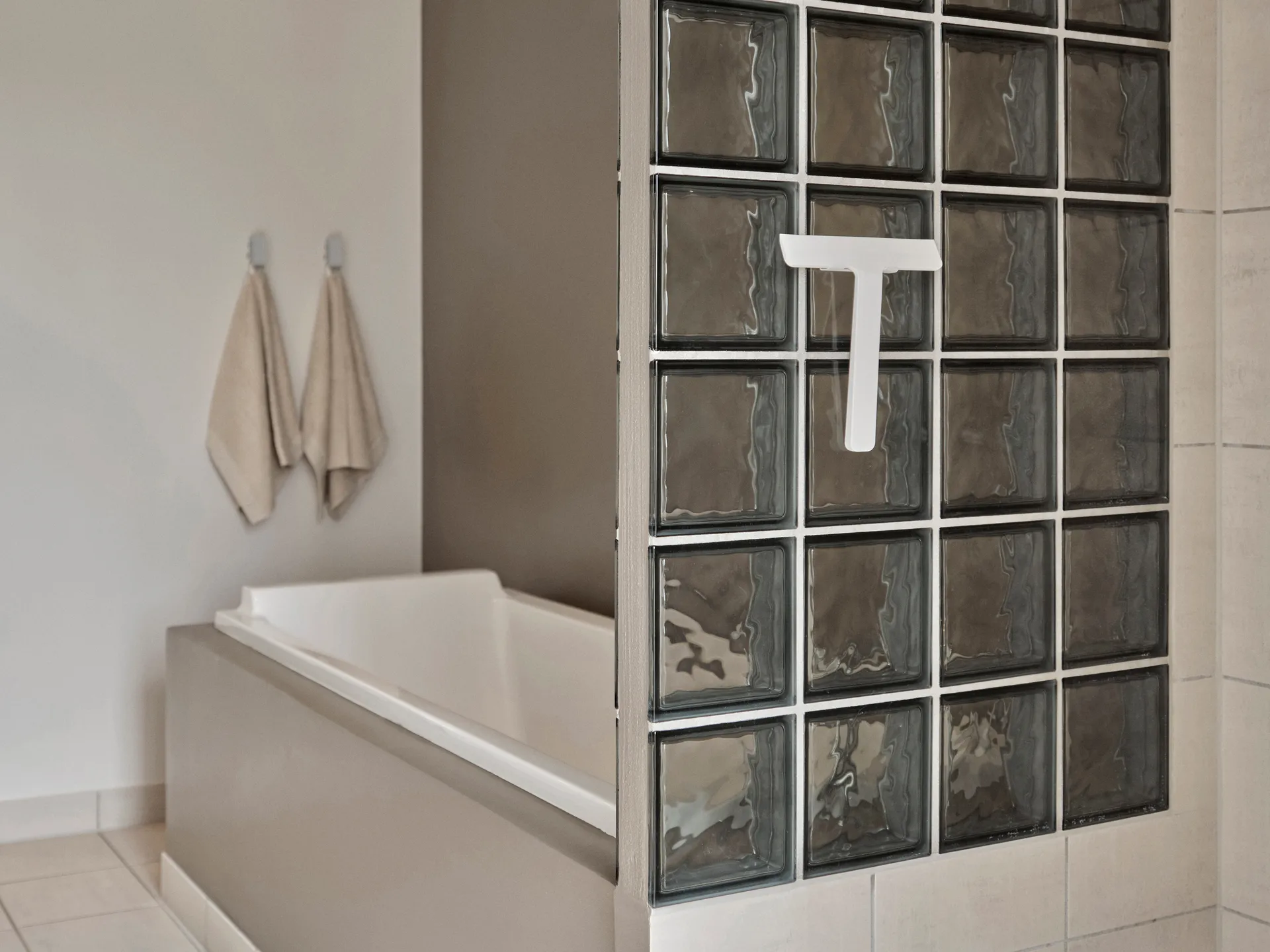 Ume skrapa med hållare, White Zone Denmark