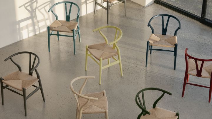 Y-stolar från Carl Hansen & Søn i blandade färger.