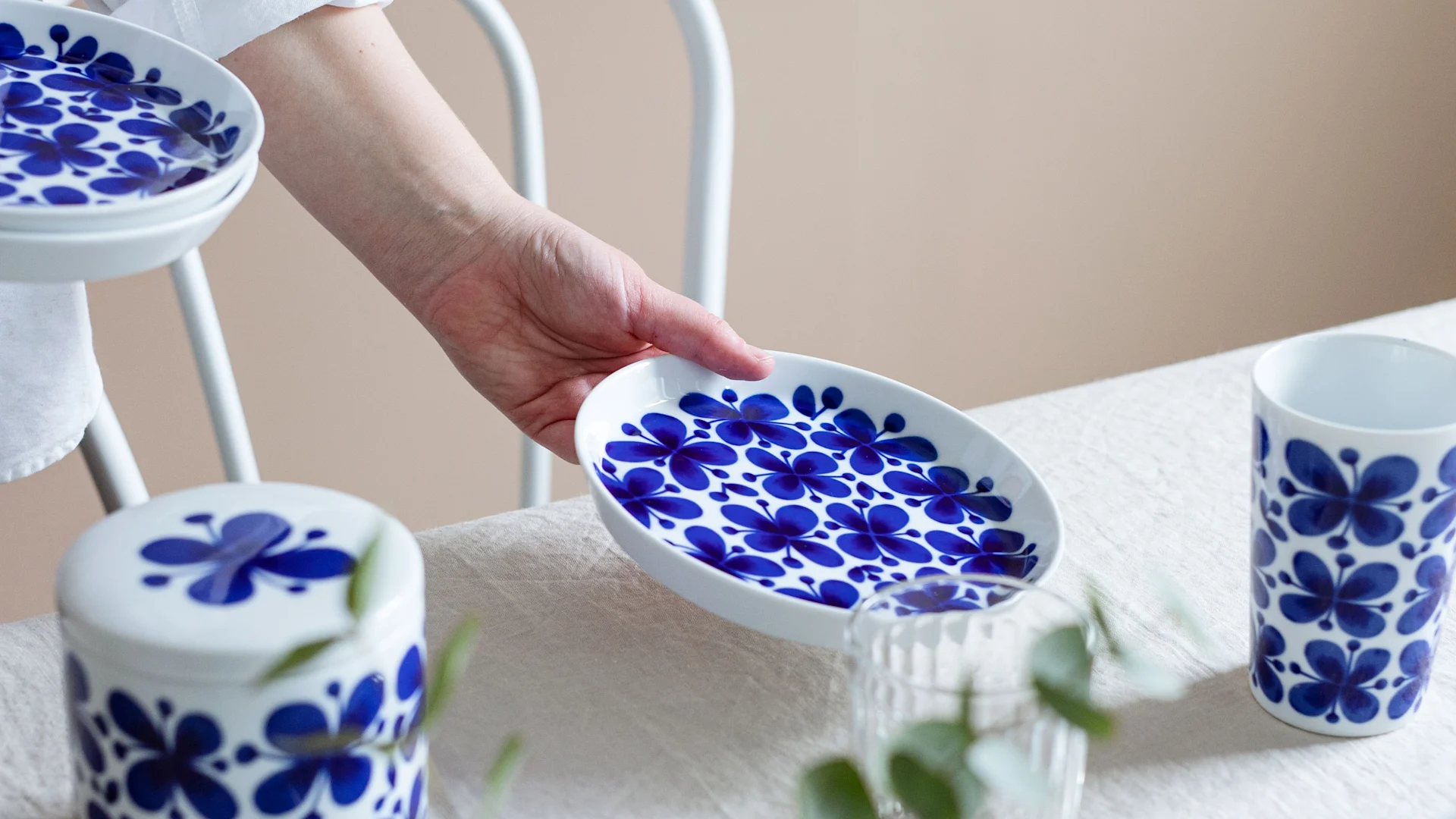 Mon Amie porslin från Rörstrand, blåvitt porslin skapat av Marianne Westman.