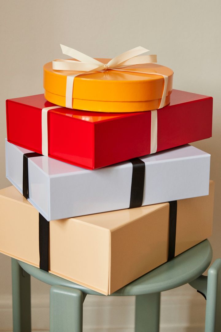 För den som behöver skapa ordning och reda i hemmet är snygg förvaring perfekt att ge bort i julklapp, som exempelvis de färgstarka lådorna Colour Storage från HAY.