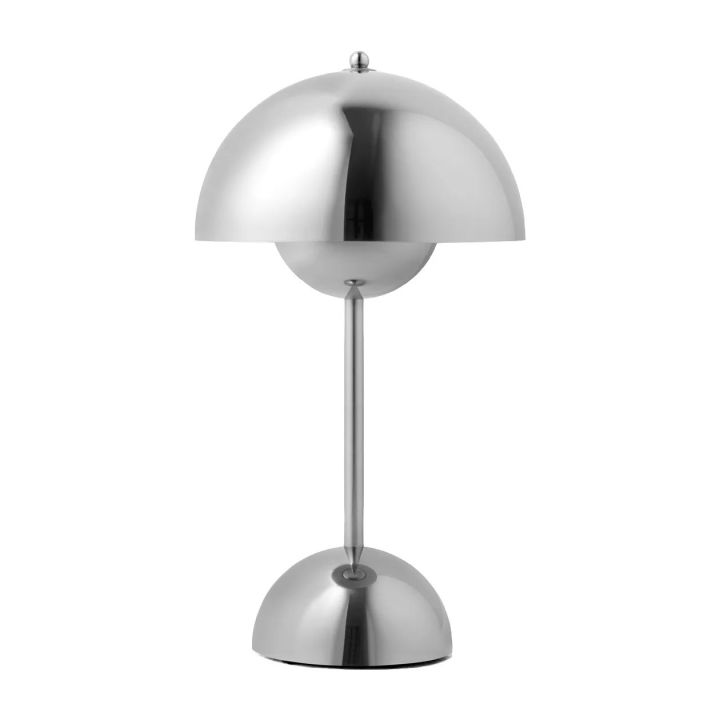 FlowerPot VP9 portabel bordslampa i krom från &Tradition är en perfekt designlampa att ge bort i julklapp!