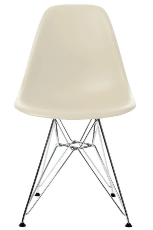 Eames plastic side chair i färgen pebble från Vitra.