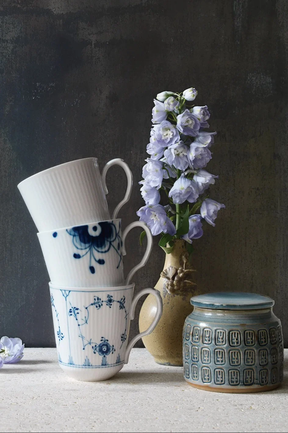 Gåvoset History Mix muggar med öra 3-pack från Royal Copenhagen.