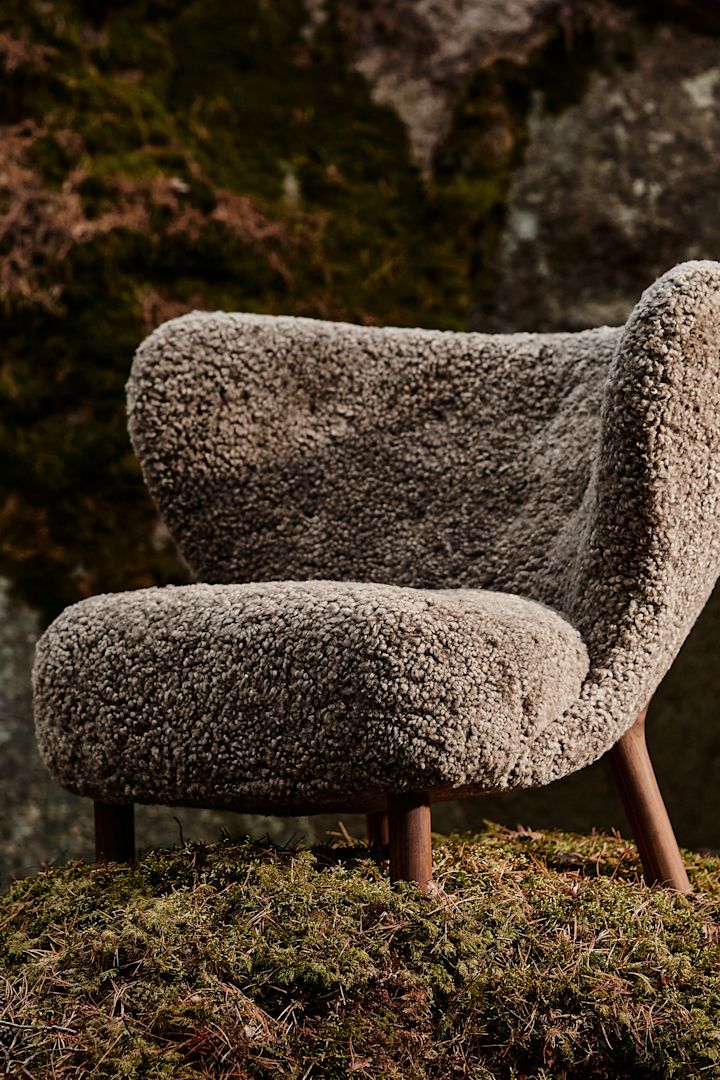 Julinspiration till vardagsrummet - extra sittplats i form av fåtöljen Little Petra från &Tradition. 