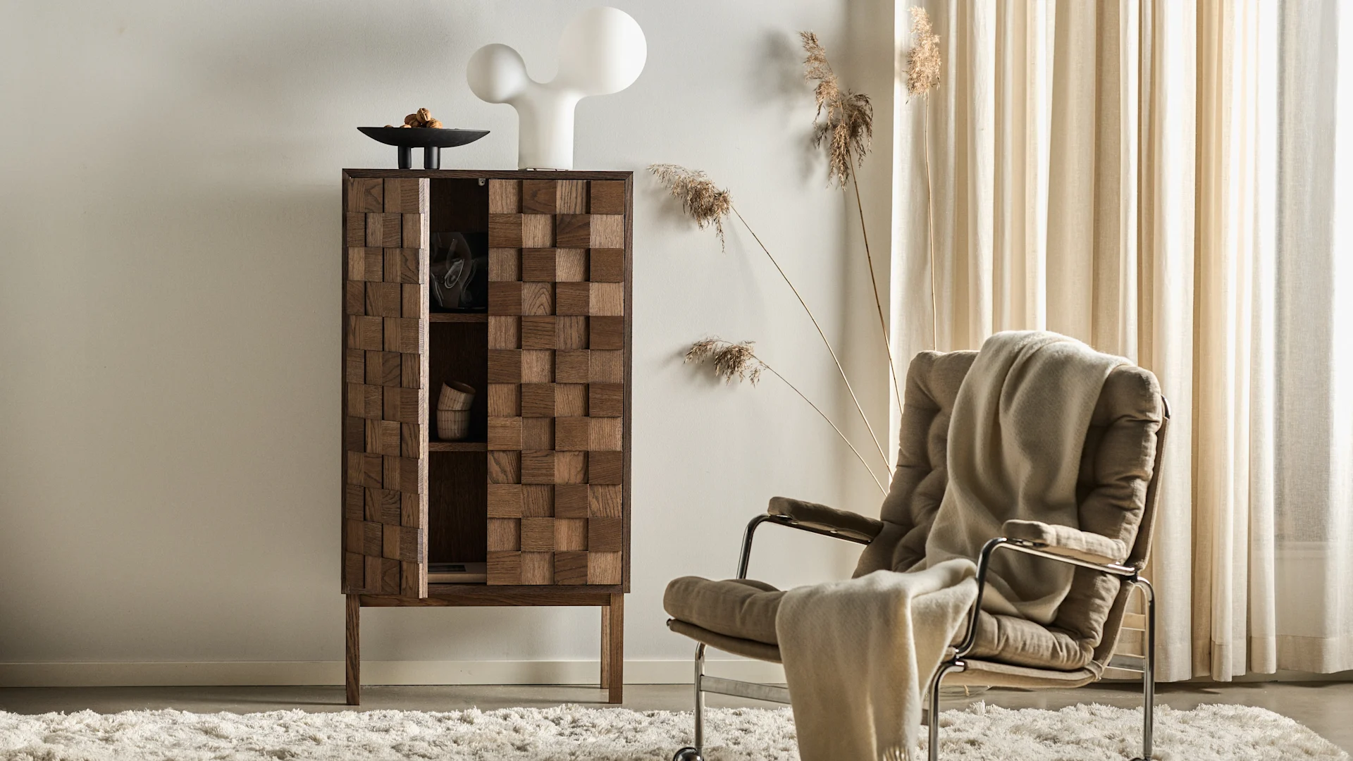 Collect 2016 skåp i ny exklusiv utgåva för Svenssons som fyller 125 år, här i rökt ek.